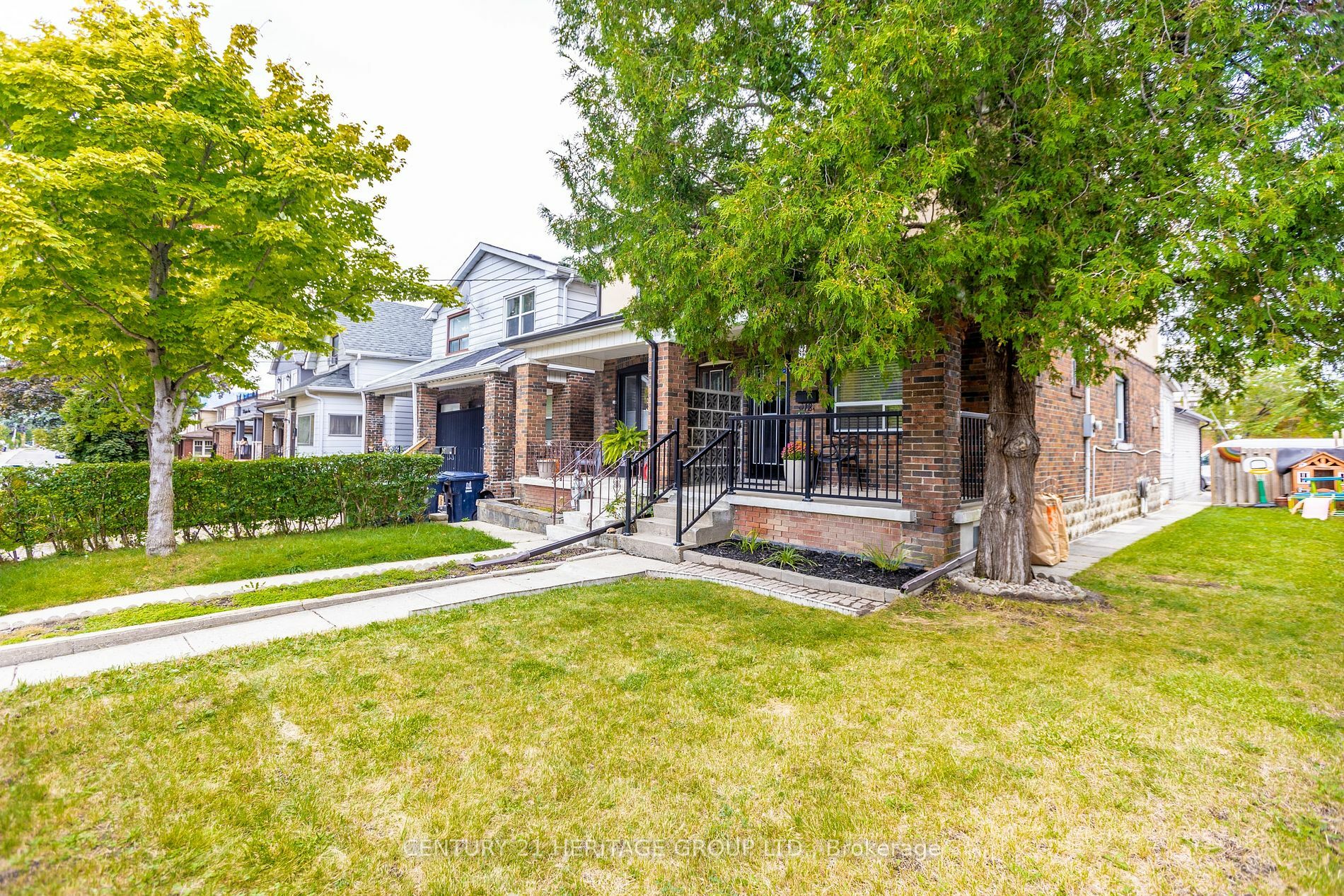 12 Livingstone Ave  Toronto ON M6E 2L8 photo