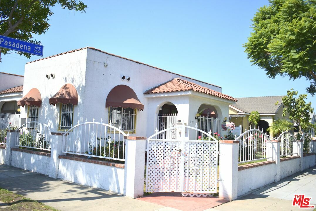 Property Photo:  2301   Pasadena Ave  CA 90806 