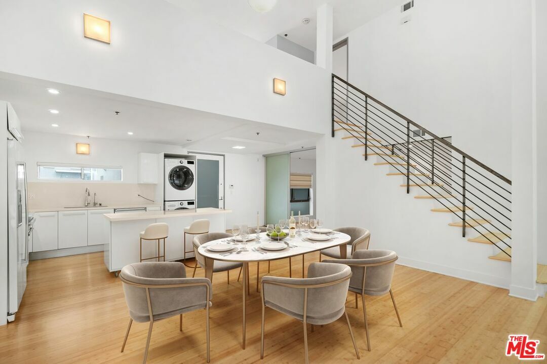 Property Photo:  13326 Beach Ave 105  CA 90292 