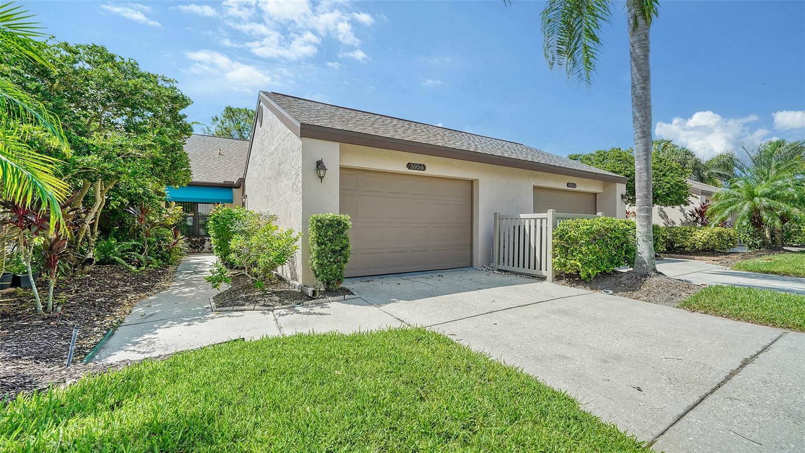 Property Photo:  5956 Clubside Drive  FL 34243 