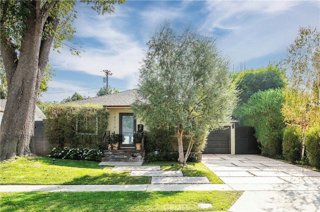 Property Photo:  18016 Collins Street  CA 91316 