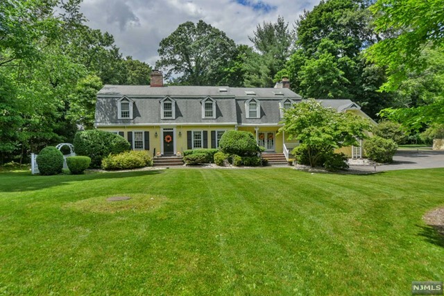 Property Photo:  881 Circle Avenue  NJ 07417 