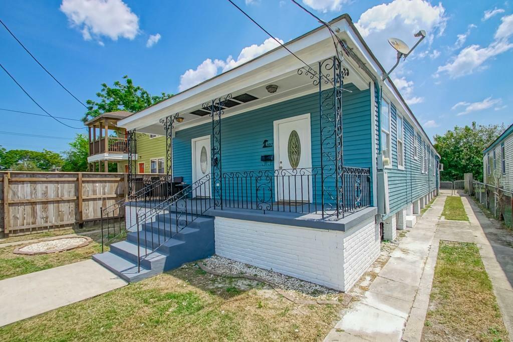 Property Photo:  3017 Annette Street  LA 70122 