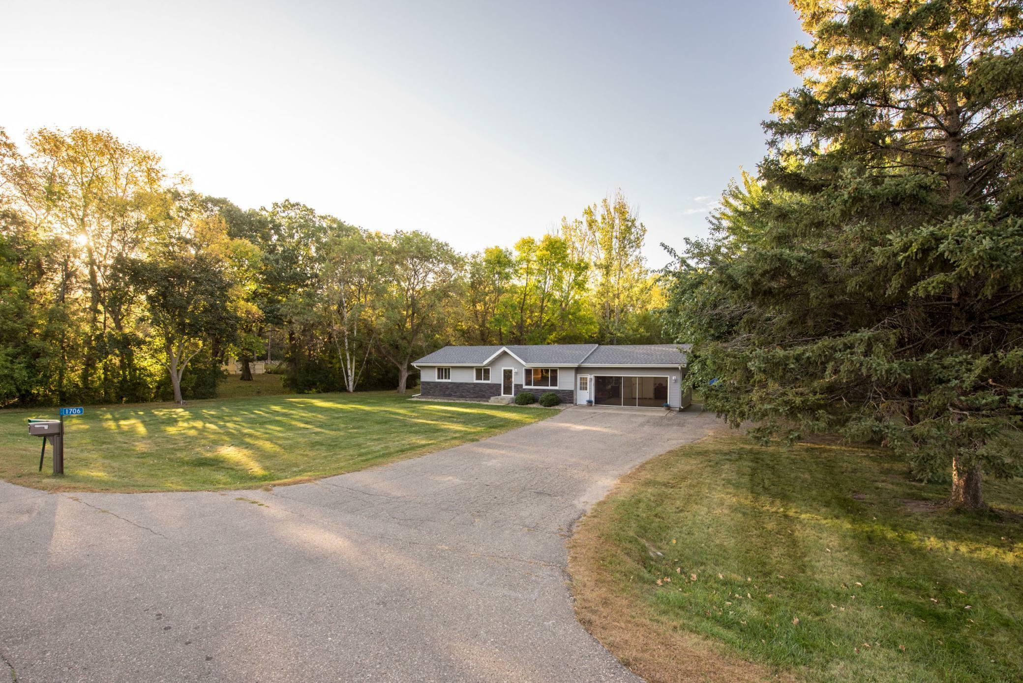 Property Photo:  1706 Oak Knoll Drive NE  MN 56308 