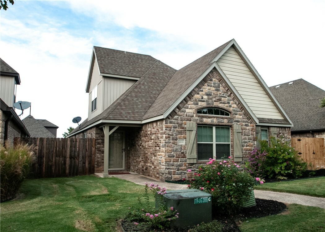 Property Photo:  3200 SW Warberry Avenue  AR 72713 