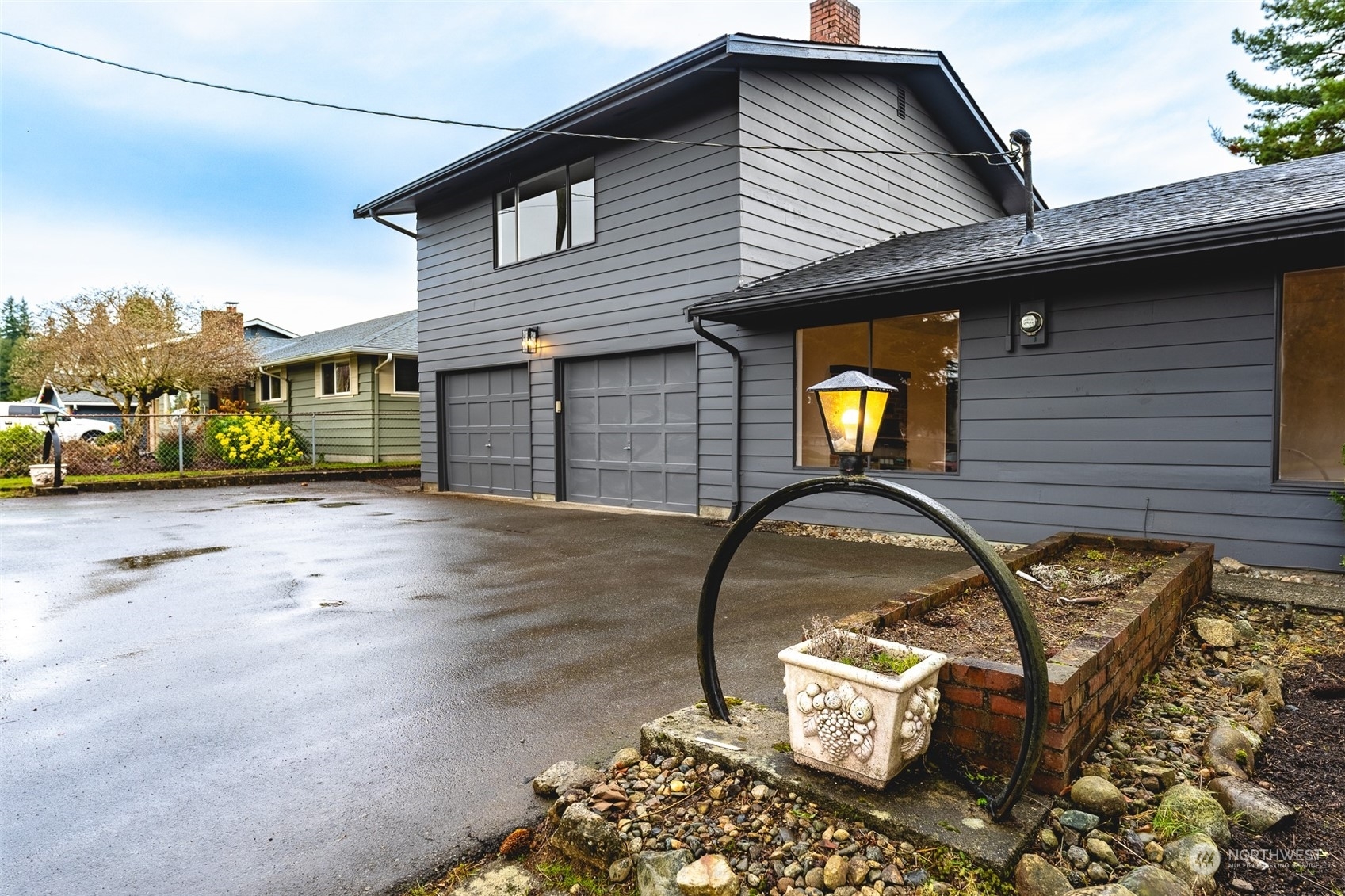 Property Photo:  1305  Lake View Avenue  WA 98290 