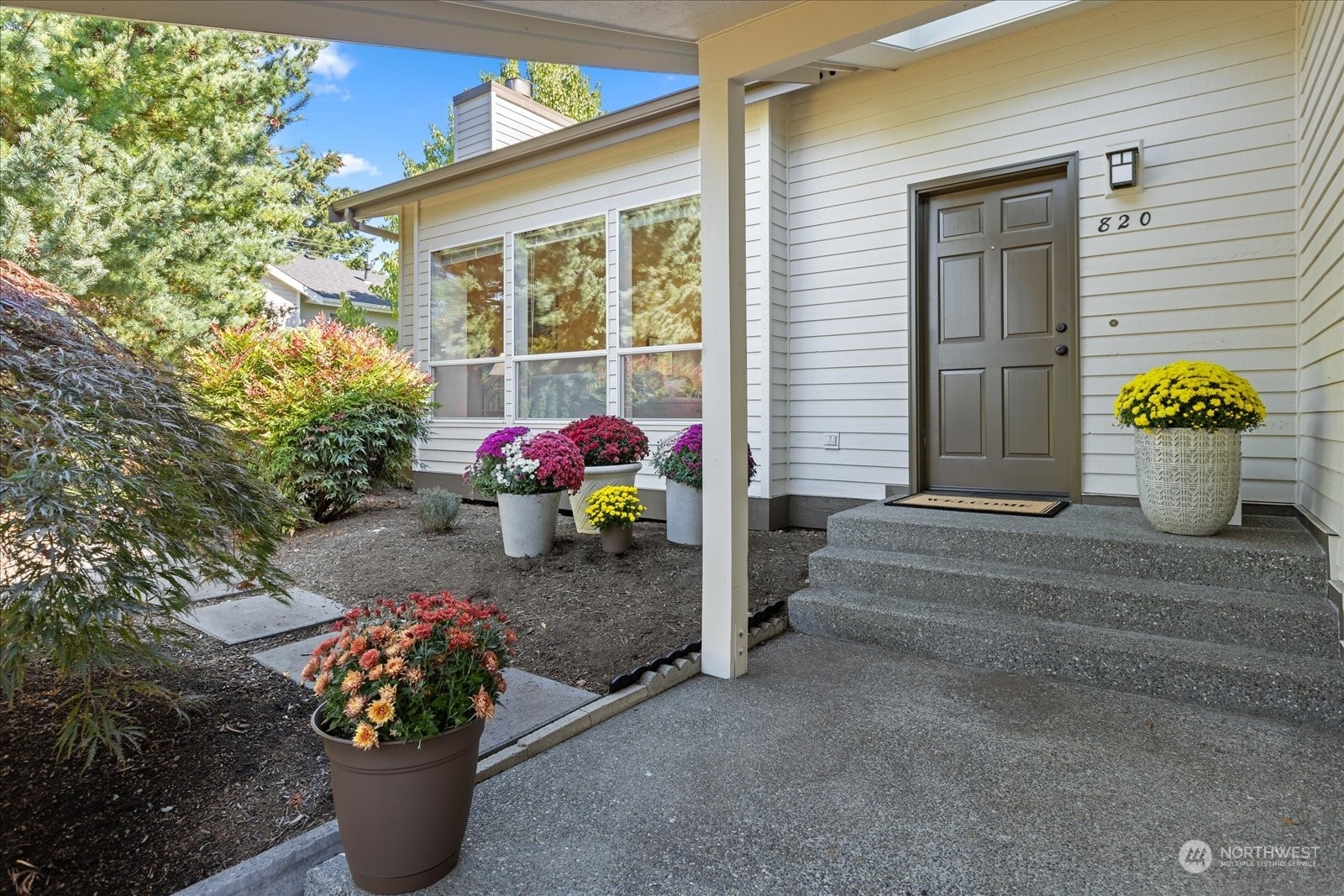 Property Photo:  820 14th Street SW  WA 98020 