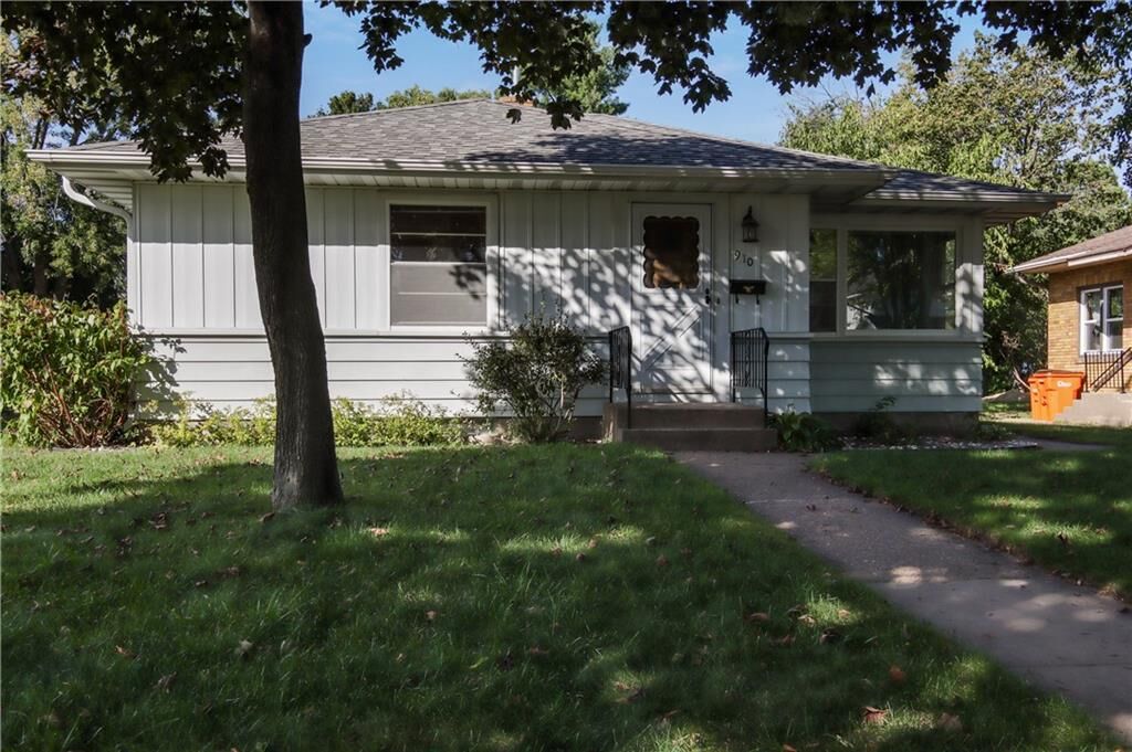 Property Photo:  910 Maple Street  WI 54703 