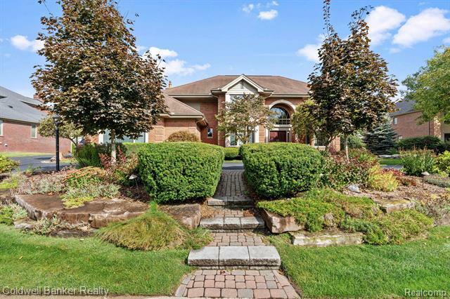 Property Photo:  2540  Golf Crest Drive  MI 48309 