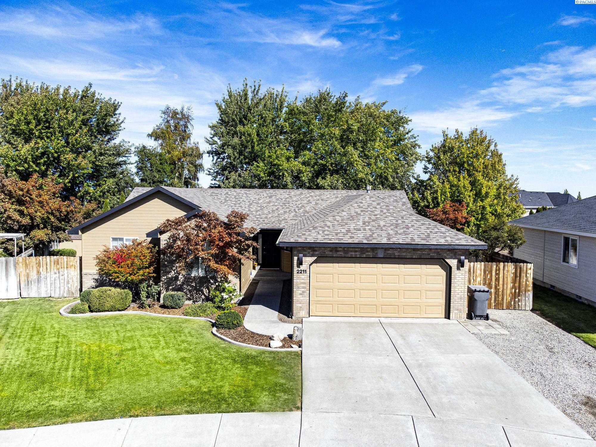 Property Photo:  2211 S Arthur Loop  WA 99338 