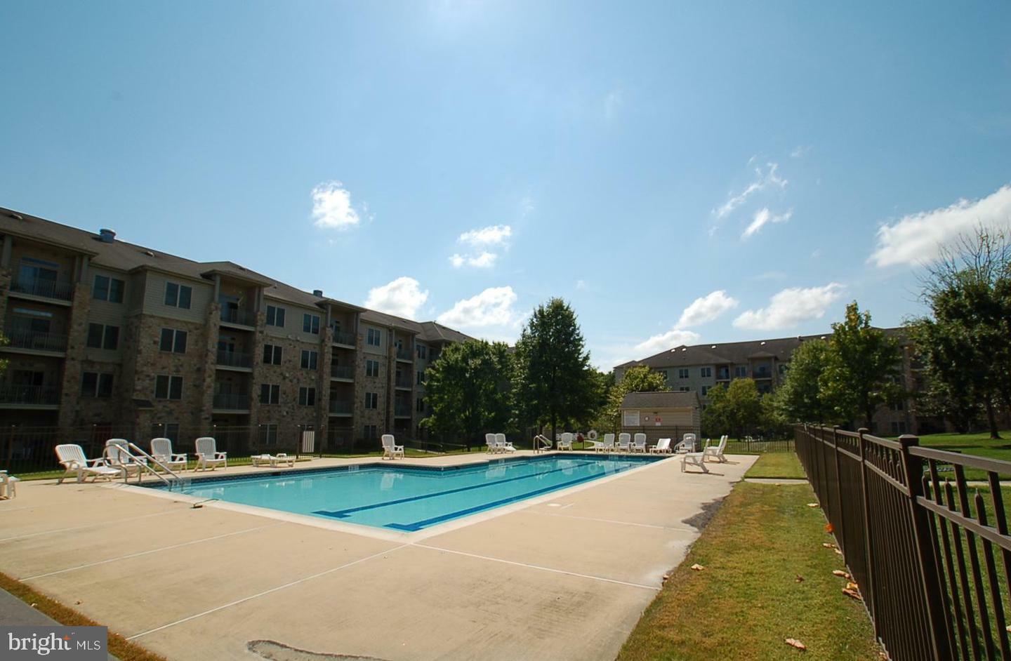 Property Photo:  3000 Fountainview Circle Unit 3411  DE 19713 