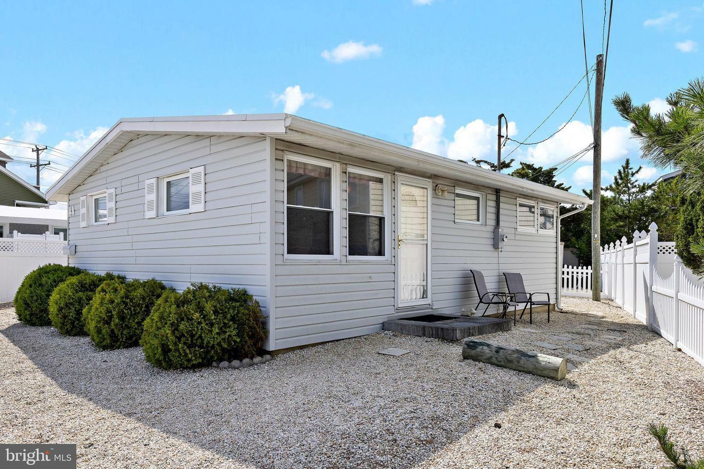 Property Photo:  4 W Kansas Avenue Unit 4A  NJ 08008 