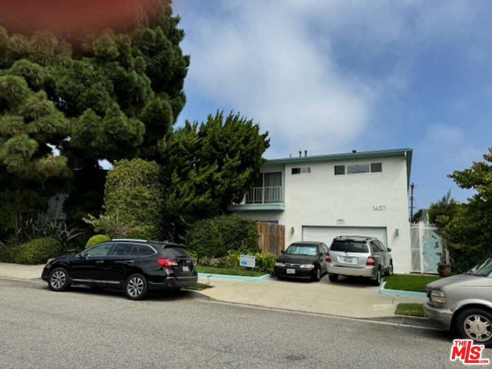 Property Photo:  1437   Stanford St D  CA 90404 