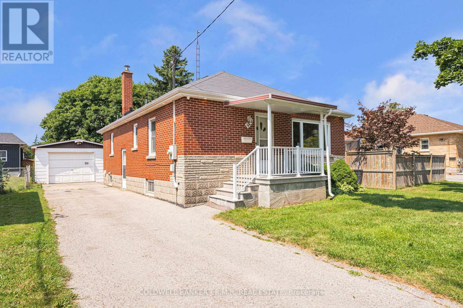 Property Photo:  34 Simpson Avenue  ON L1C 2H7 