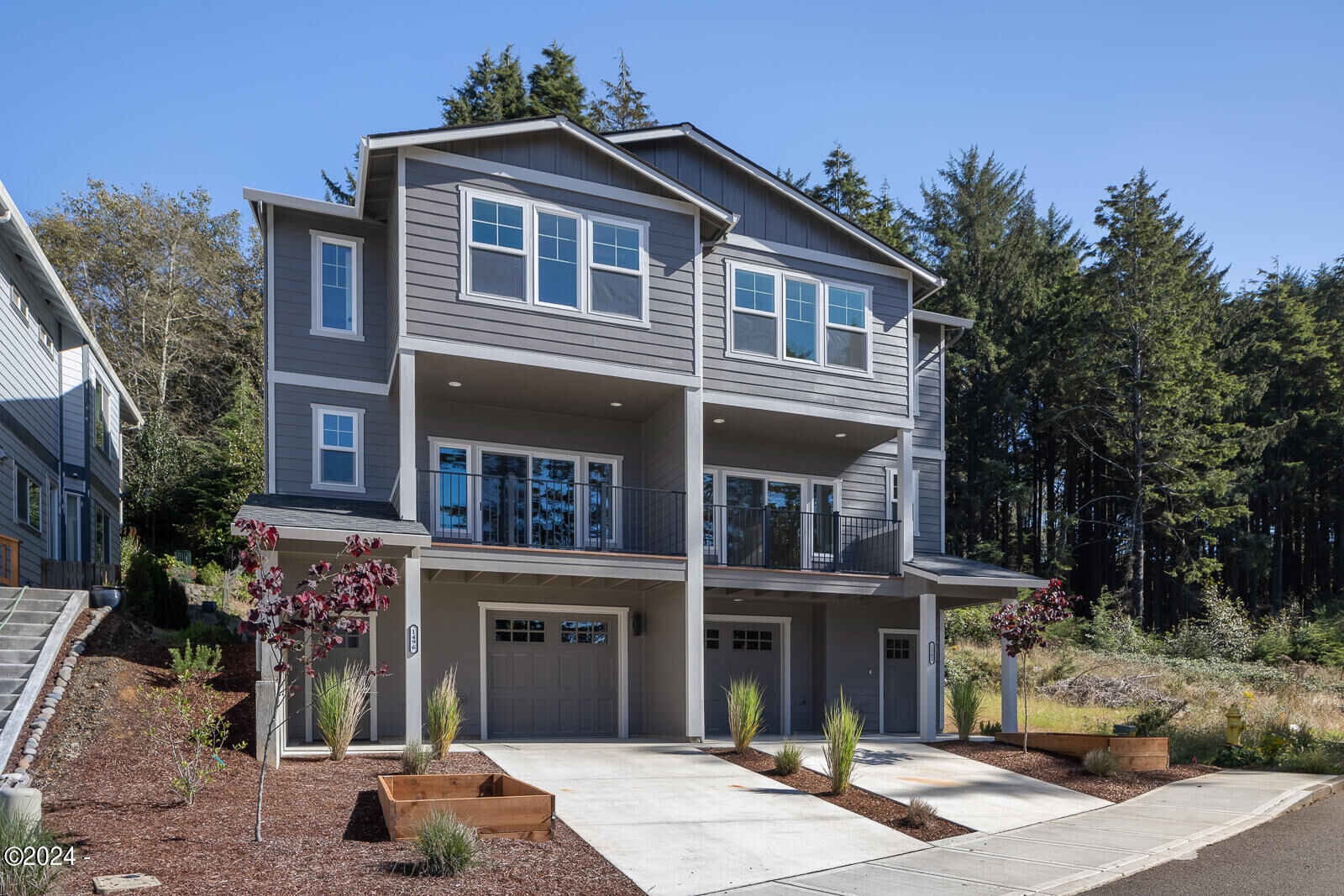 Property Photo:  1496 SE Marine Ave  OR 97367 