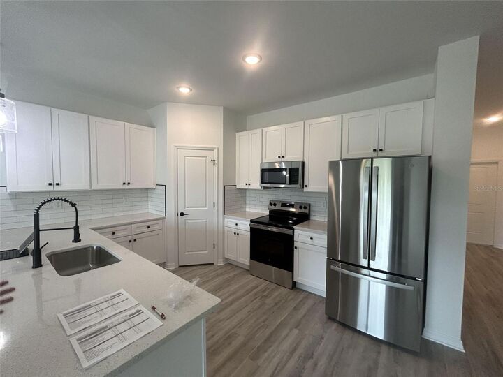 Property Photo: 1320 Rio De Janeiro Avenue FL 33983