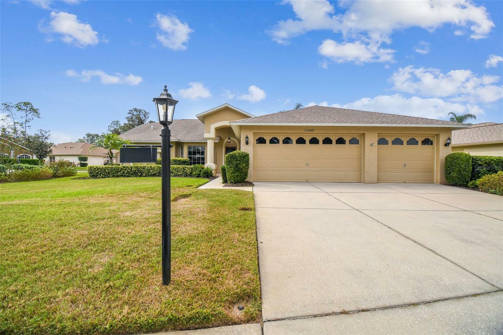 Property Photo:  11009 Windrush Circle  FL 34667 