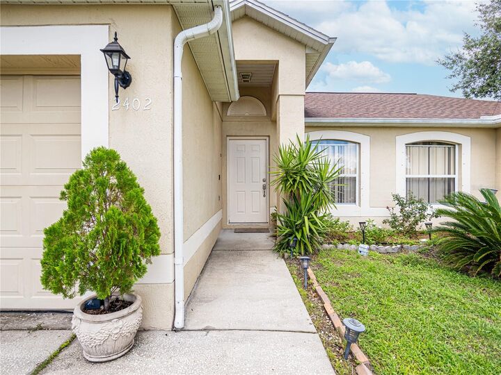 Property Photo:  2402 Lemberton Court  FL 34746 