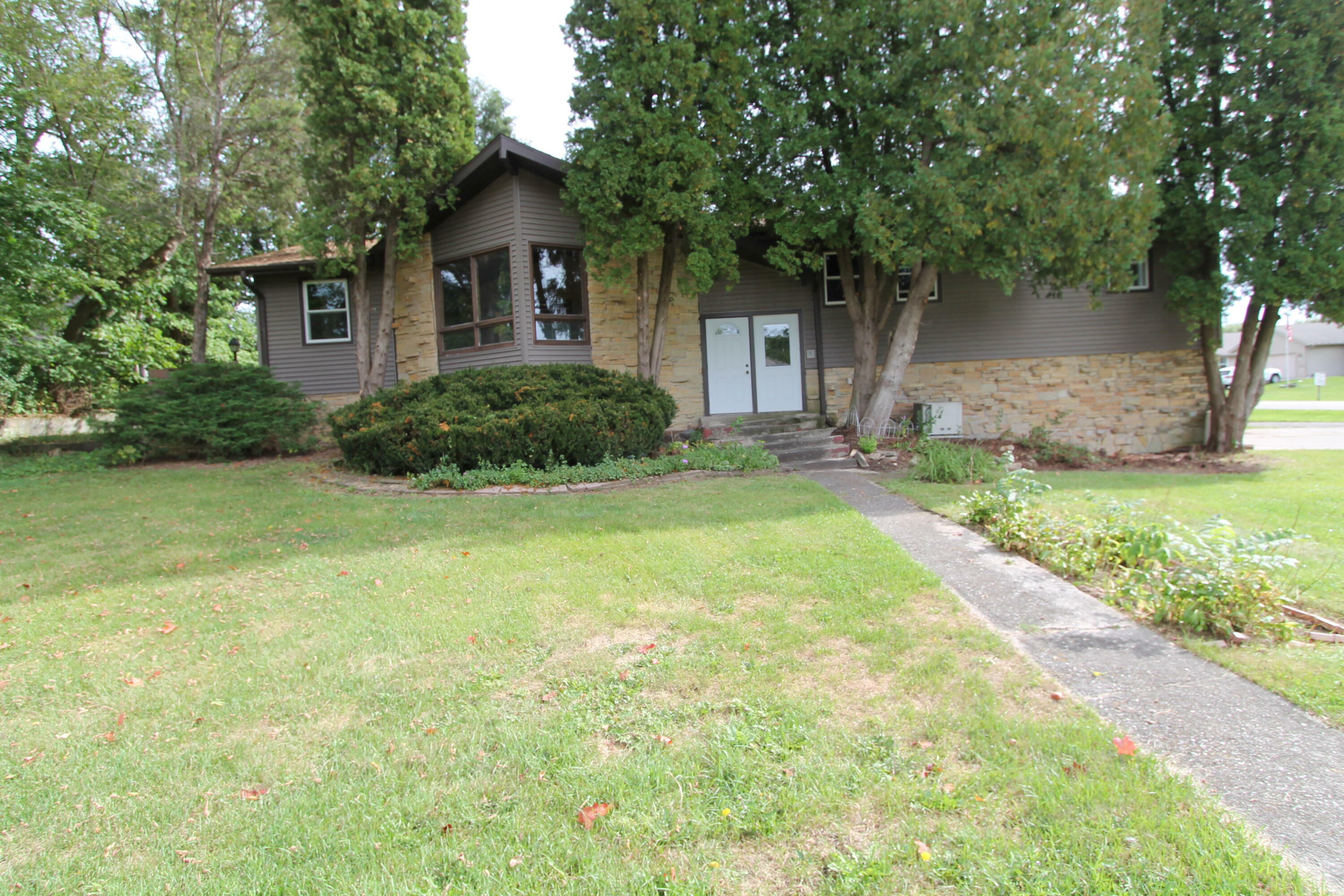 Property Photo:  1709 Mill St  WI 53105 