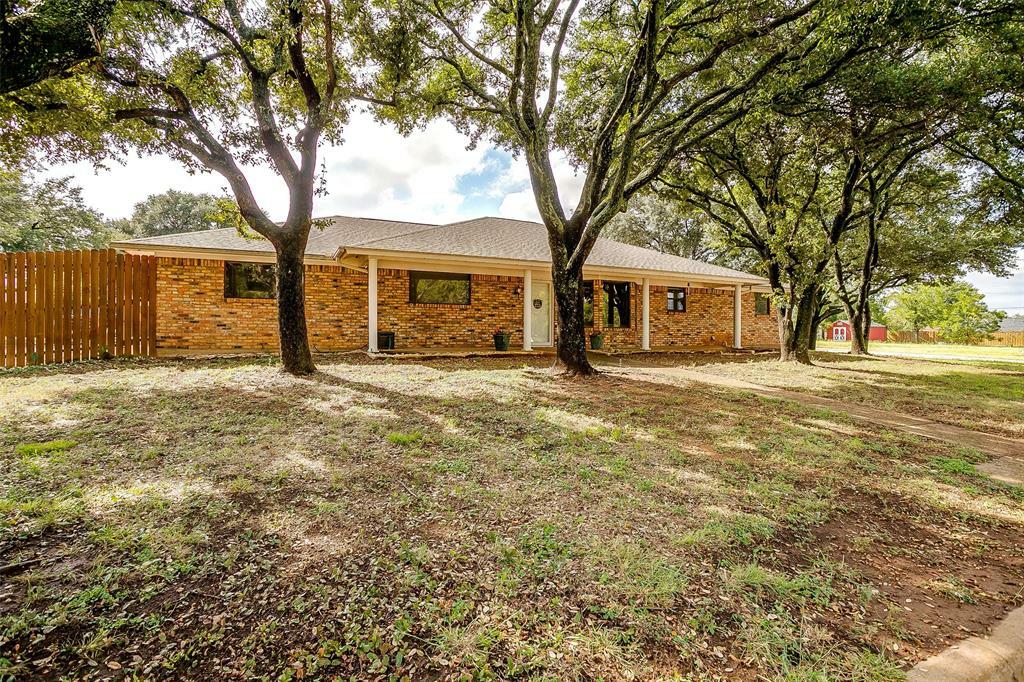 Property Photo:  413 Trail Lake Drive  TX 76036 