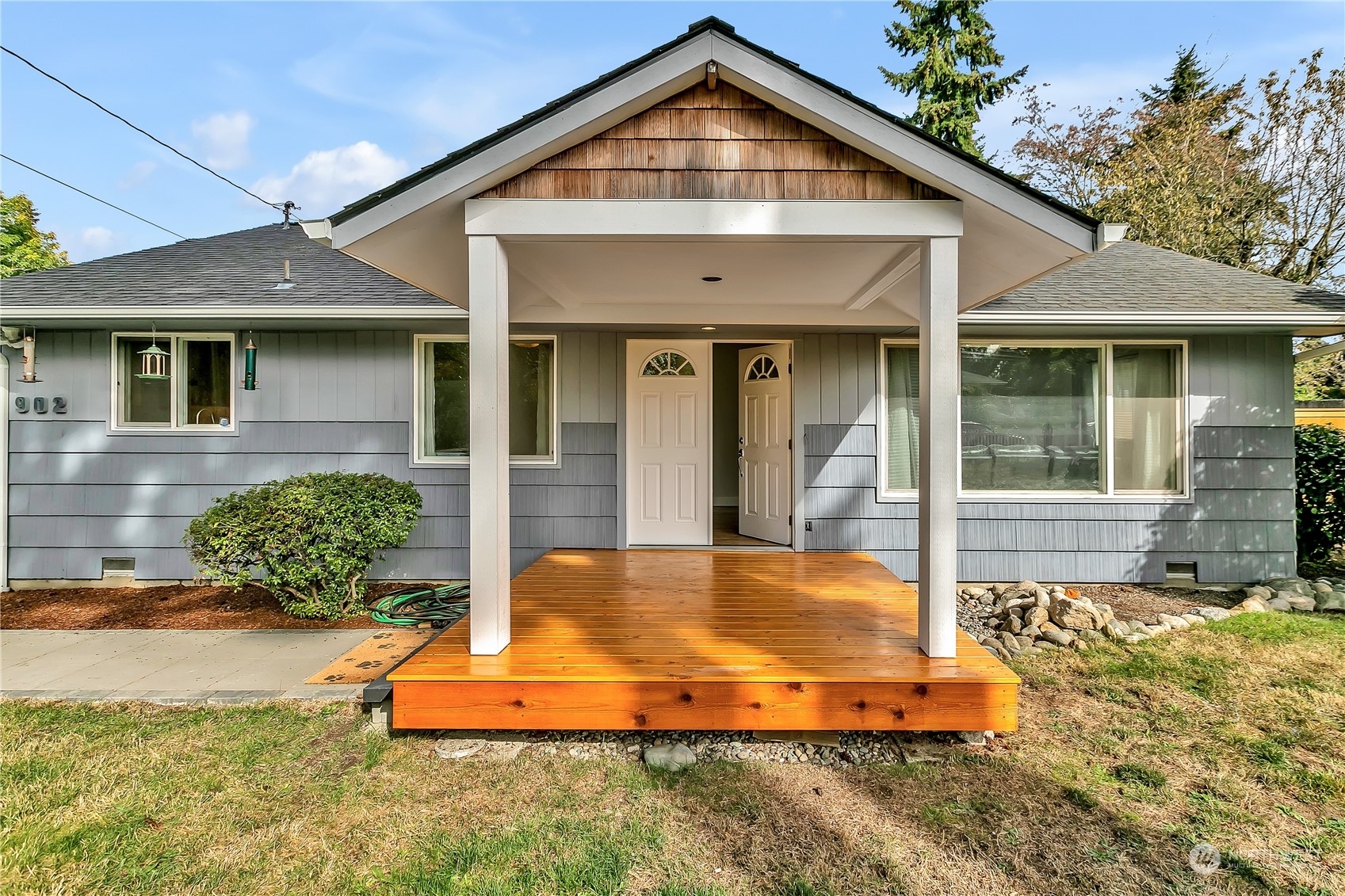 Property Photo:  902 S 124th Street  WA 98168 