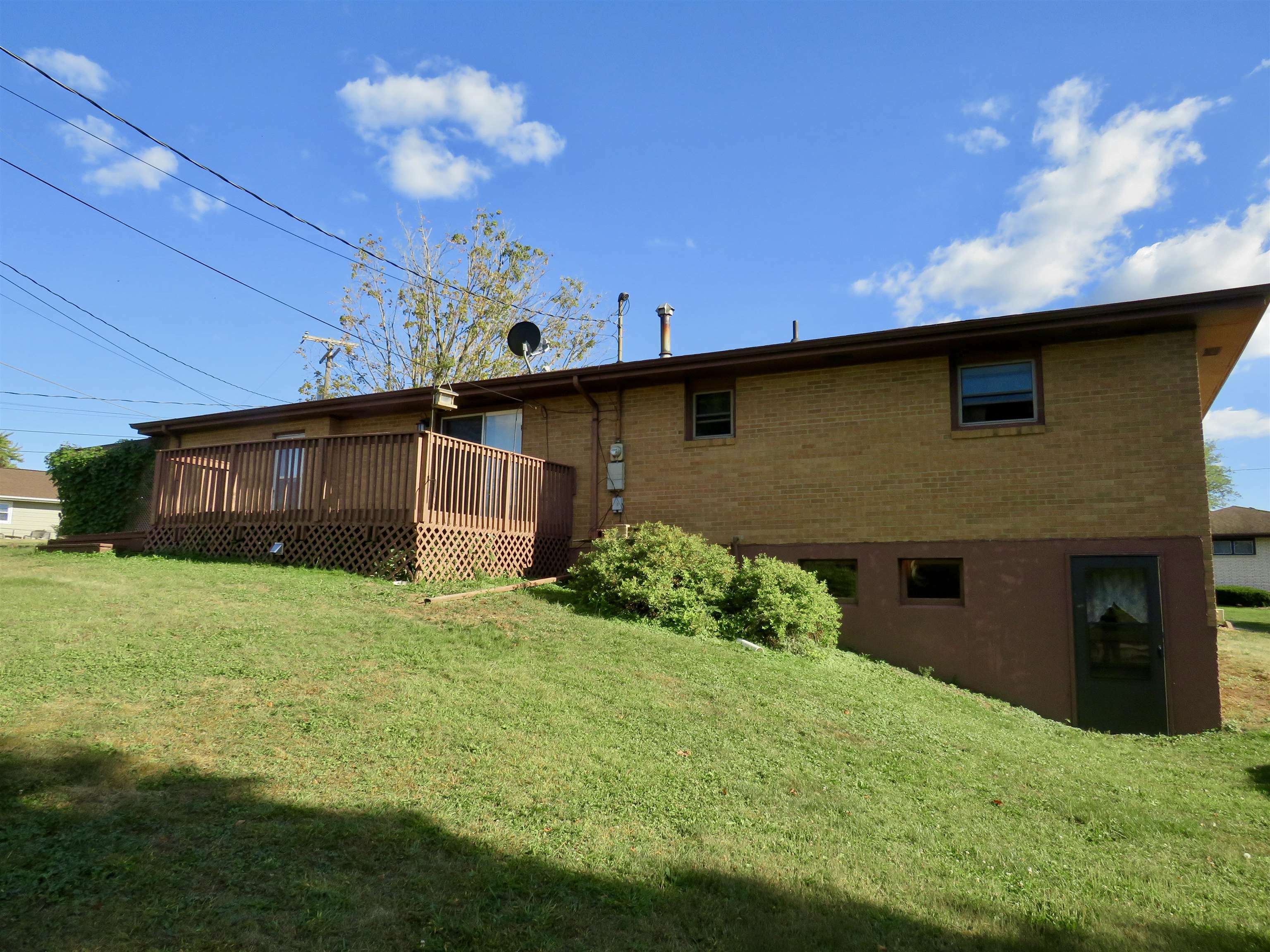 Property Photo:  105 Kelly Lane  IL 61036 