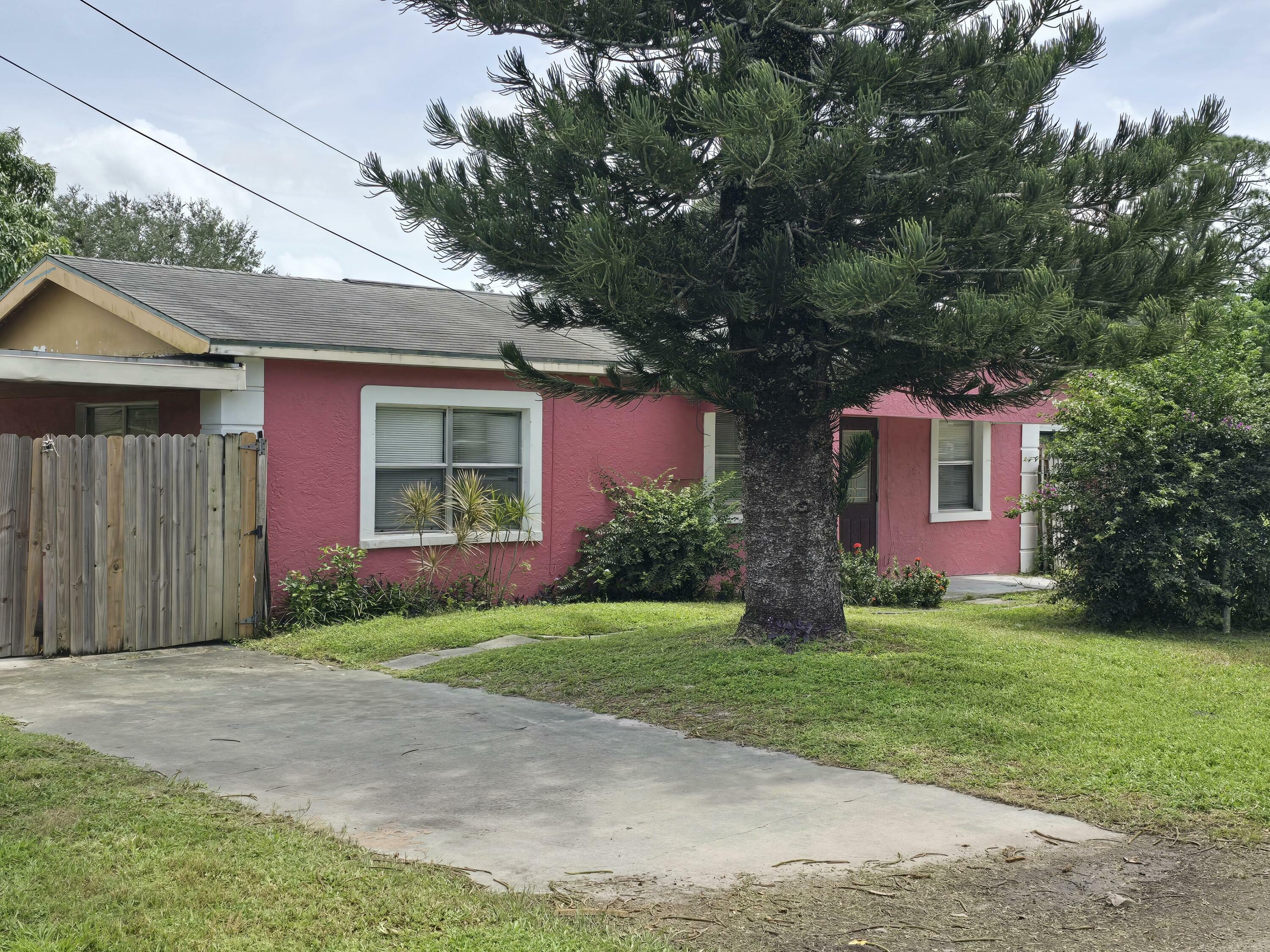 Property Photo:  1800 N 47th Street  FL 34947 