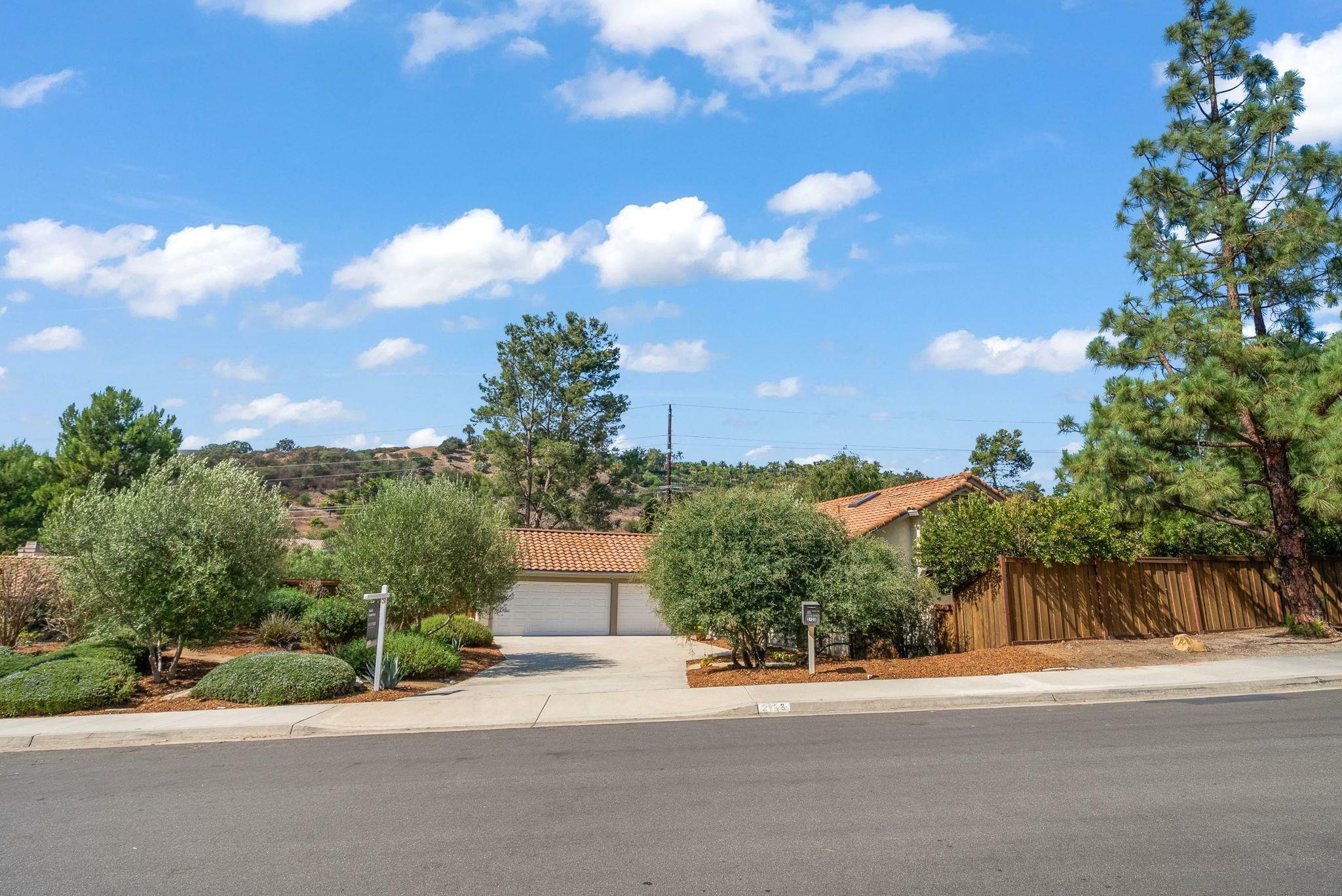 Property Photo:  2123 Willowbrook St  CA 92029 
