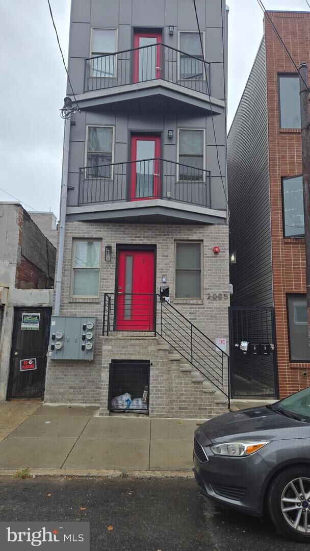 Property Photo:  2005 E Susquehanna Avenue 1  PA 19125 