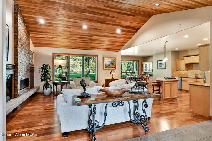 3 bed Hayden Lake home for sale 9725 N Country Club Dr, Hayden Lake