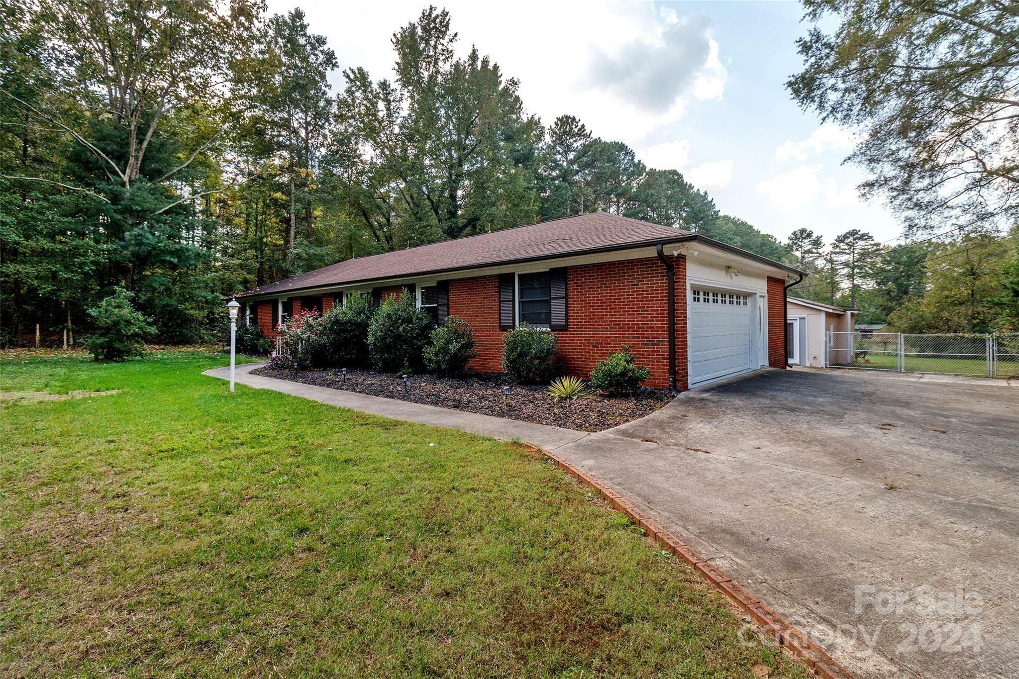 Property Photo:  4616 Whispering Oaks Drive  NC 28213 