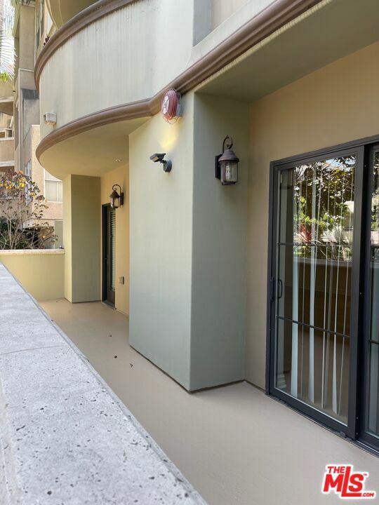 Property Photo:  12104   Hoffman St 105  CA 91604 