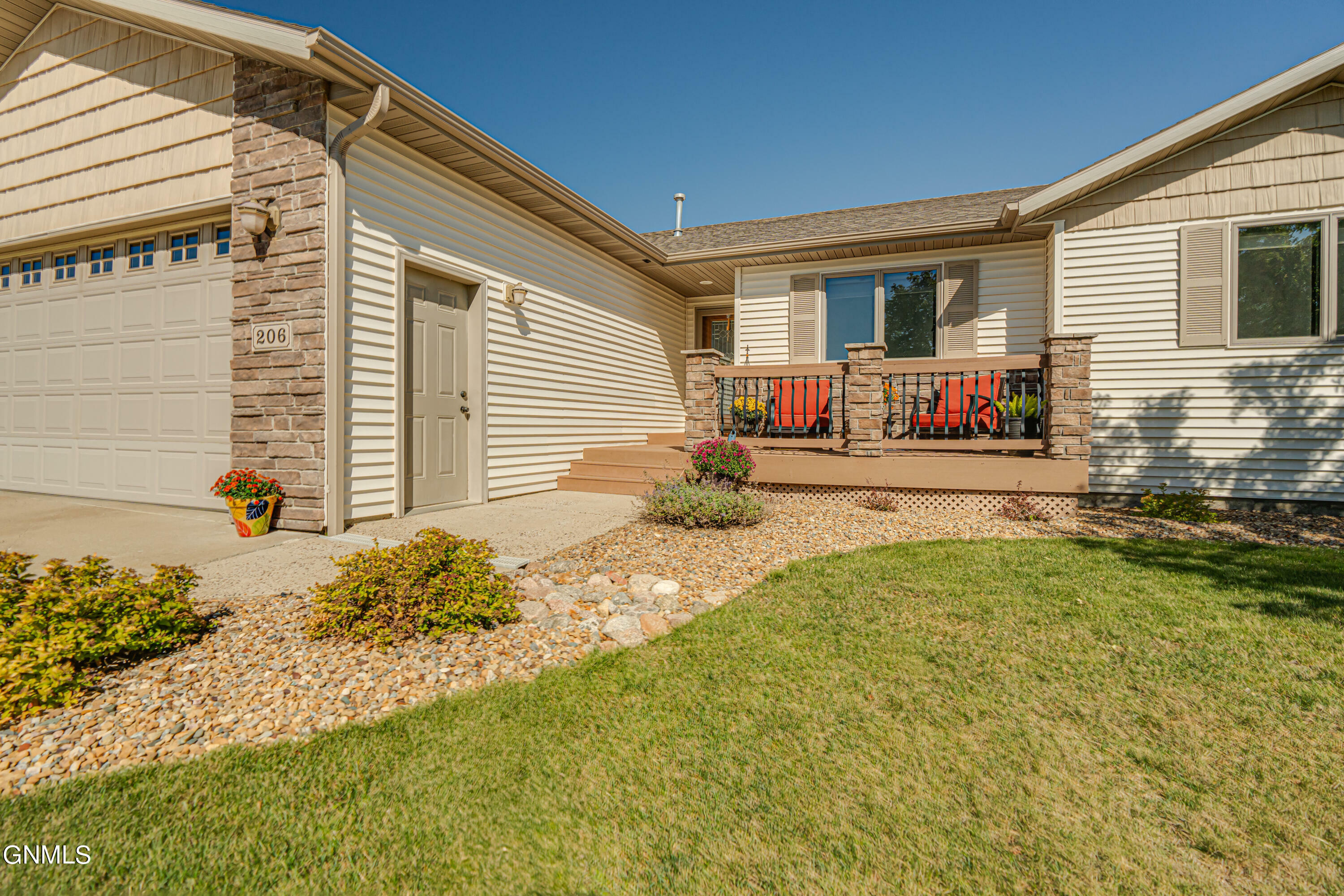 Property Photo:  206 Slate Drive  ND 58503 