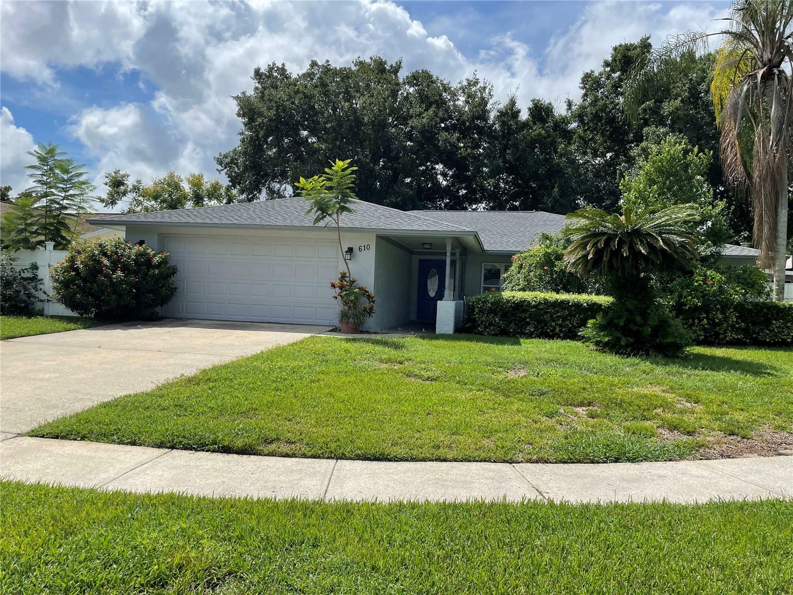 Property Photo:  610 Fair Oaks Drive  FL 34689 