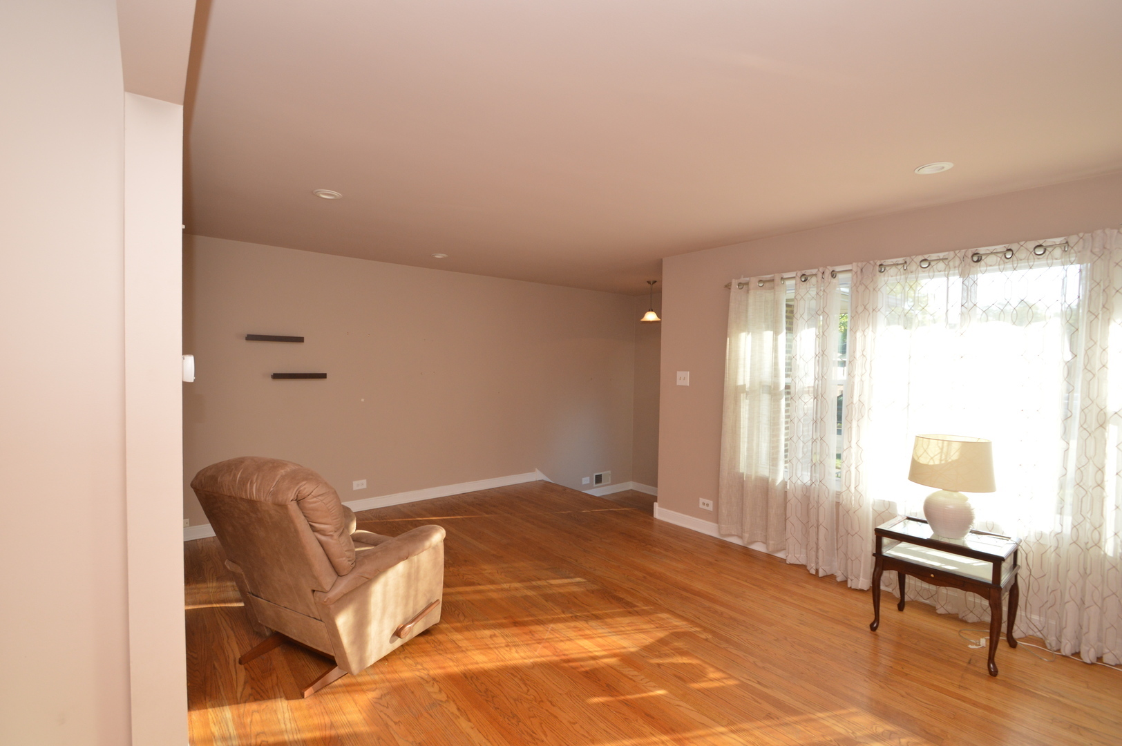 Property Photo:  2352 Hawthorne Avenue  IL 60154 