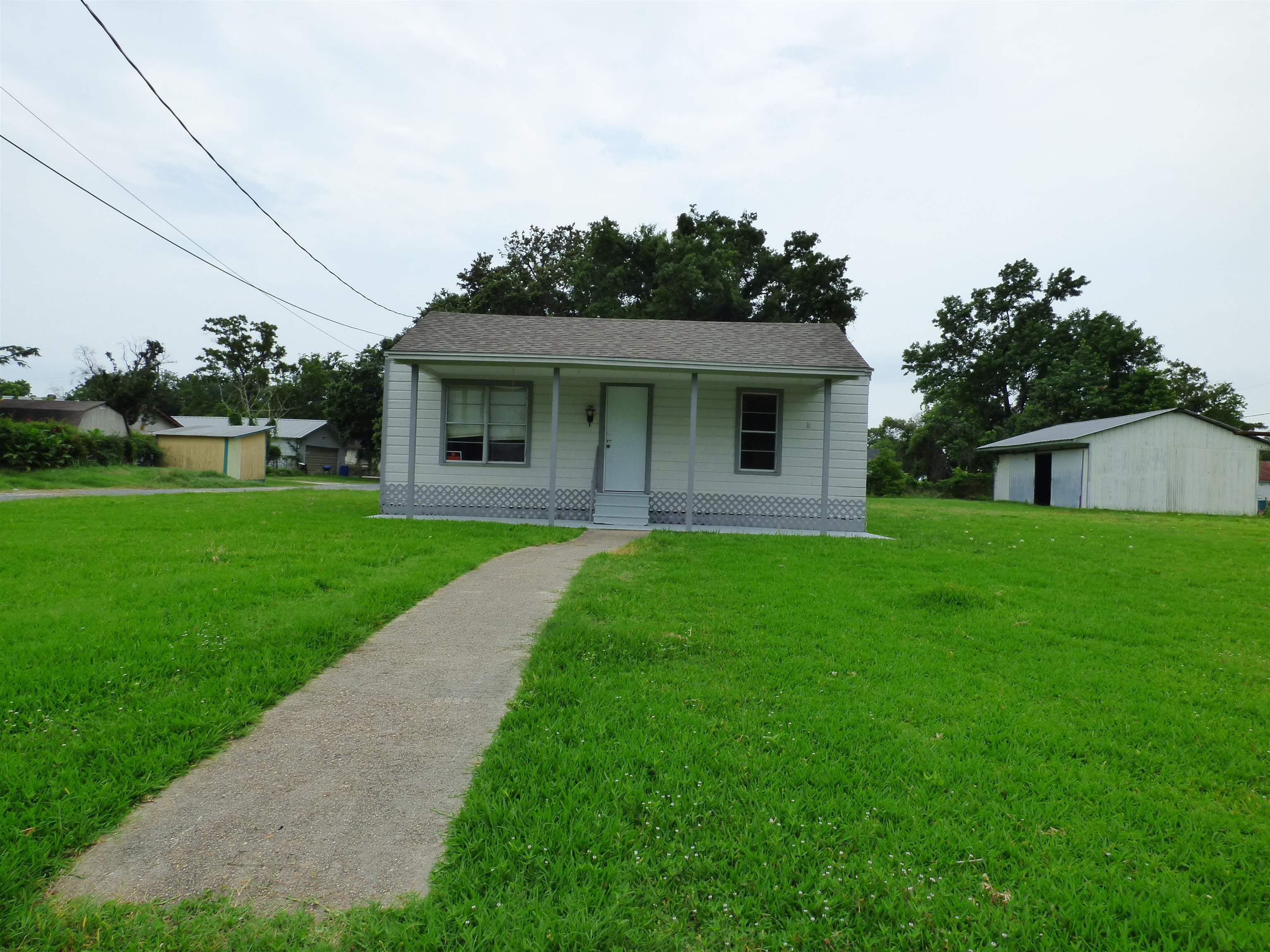 Property Photo:  209 Kentucky  TX 77630 