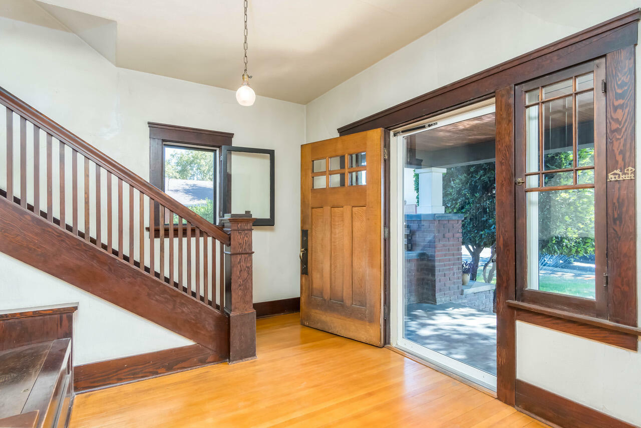 Property Photo:  435 N El Granito Street  CA 93257 