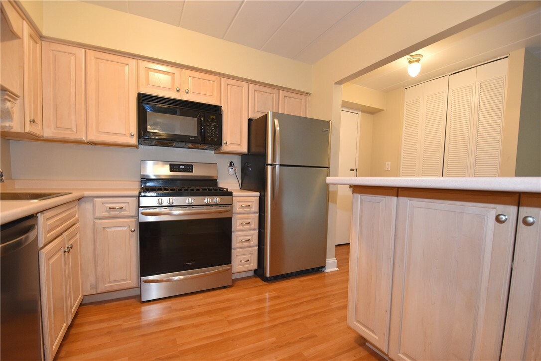 Property Photo:  5 Bayard Rd 116  PA 15213 