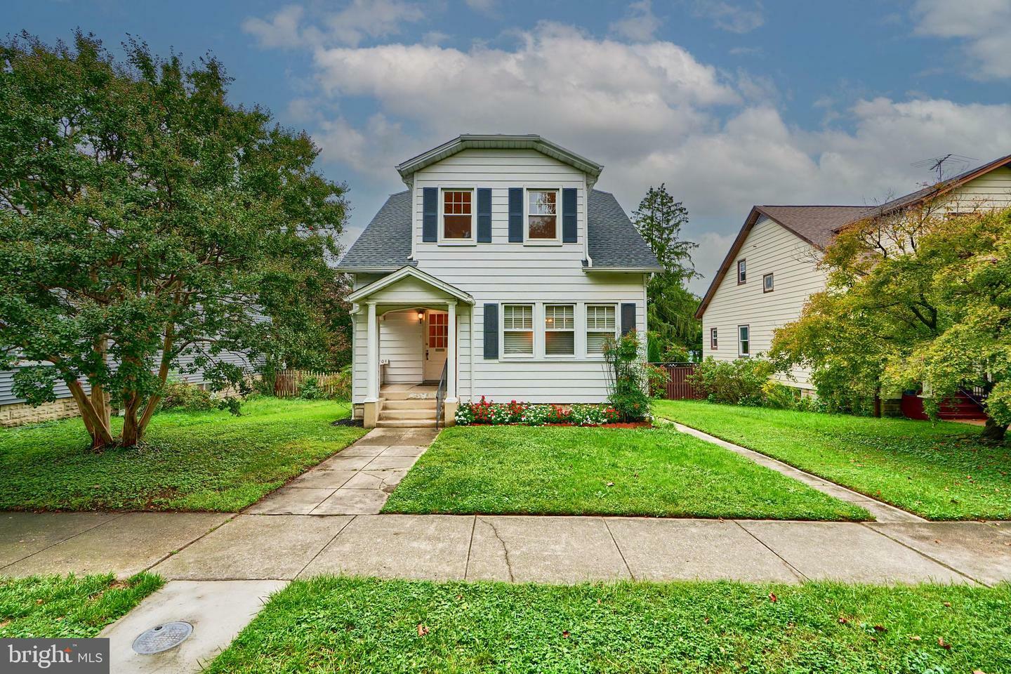 Property Photo:  2204 Lake Avenue  MD 21213 