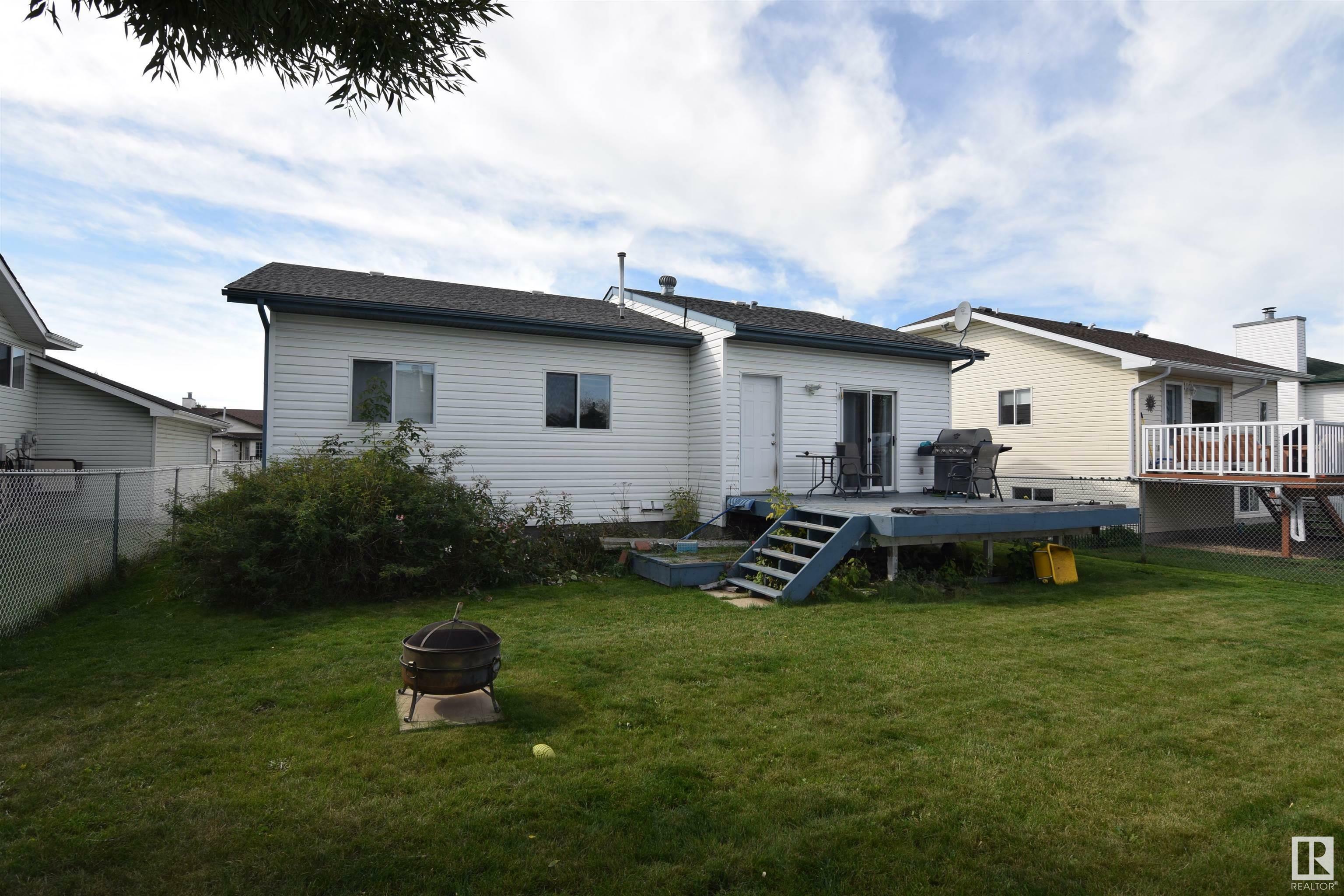 Property Photo:  10 Grassview Crescent  AB T7X 3H3 