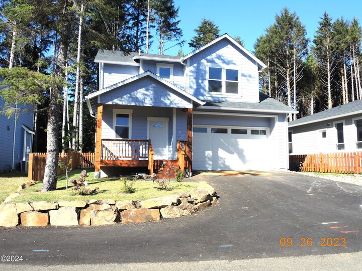 Property Photo: 427 SE Winchell Street OR 97341