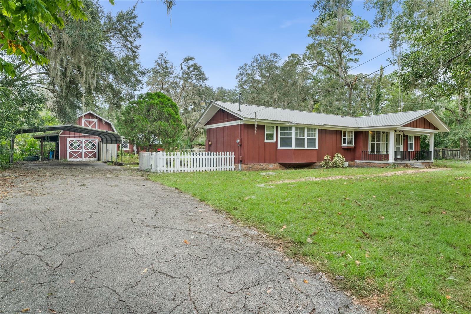 Property Photo: 5321 NE 77th Avenue FL 32609
