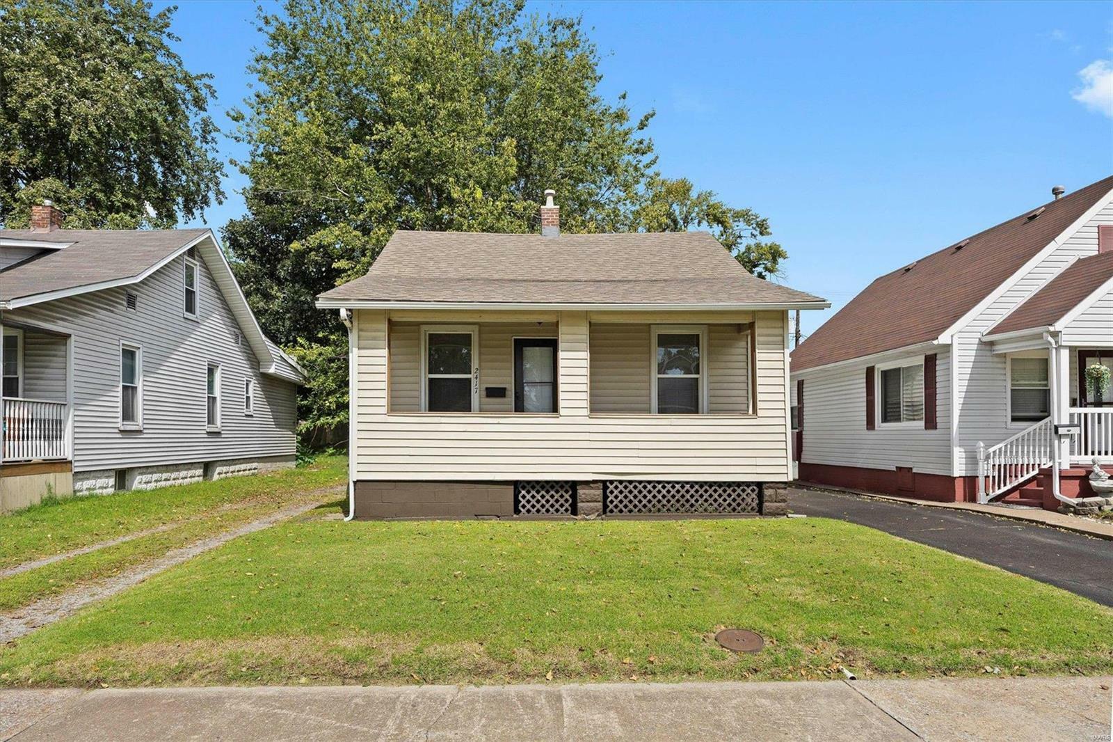 Property Photo:  2417 Hodges Avenue  IL 62040 