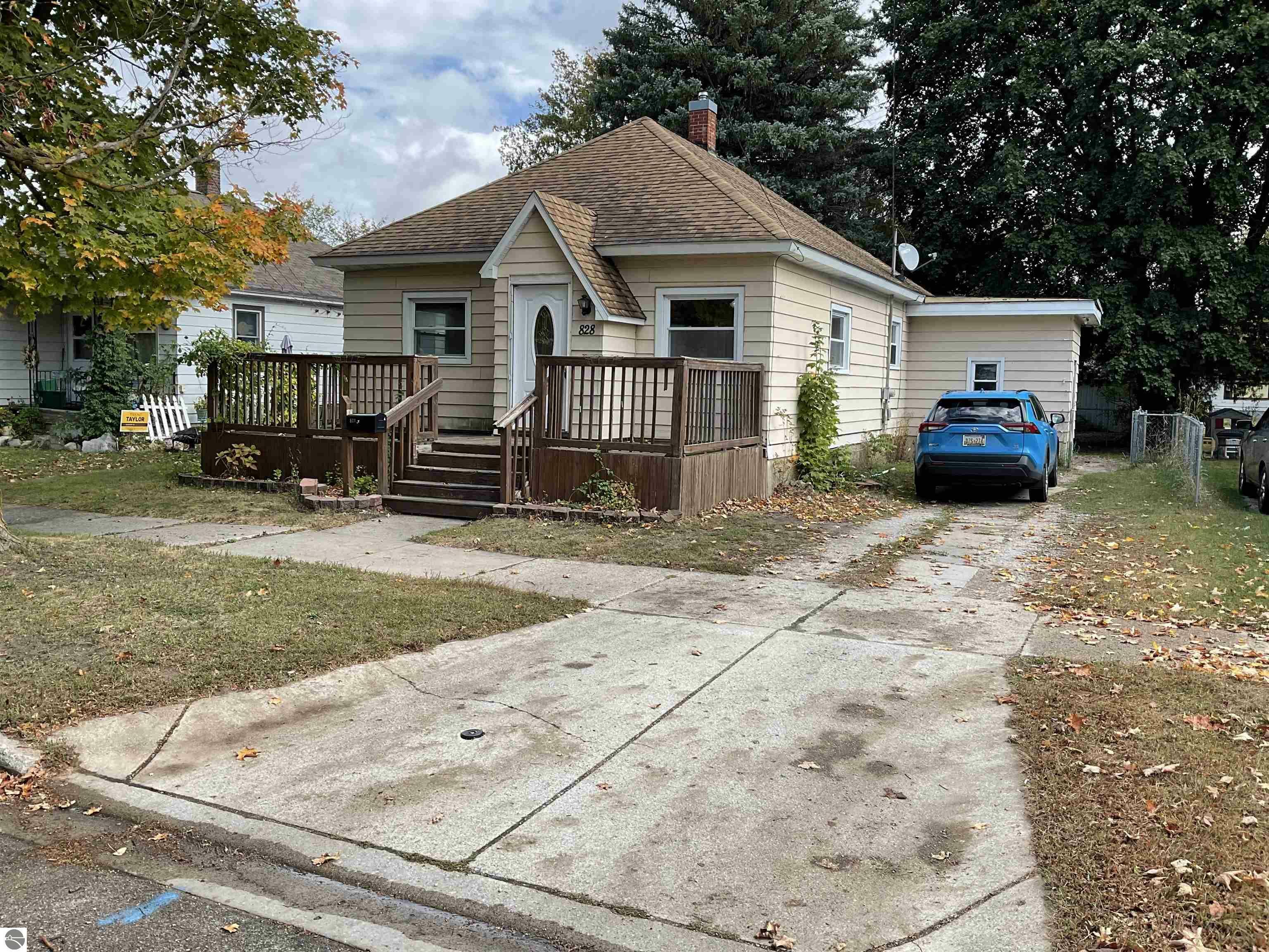 Property Photo:  828 3rd Avenue  MI 49601 