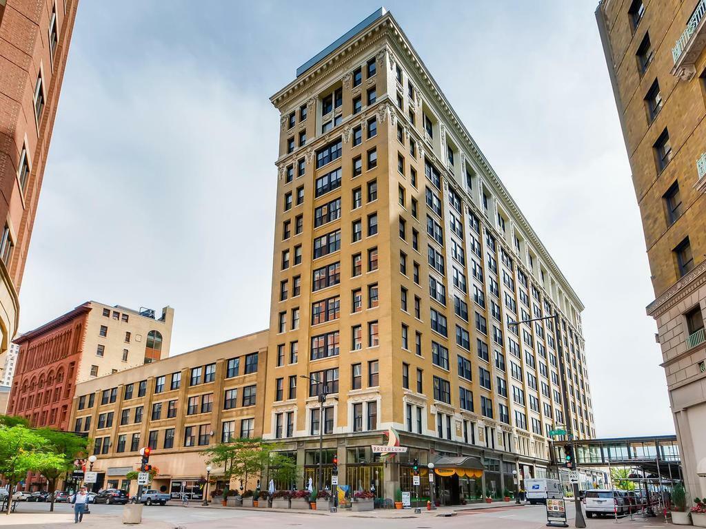 Property Photo:  350 Saint Peter Street 512  MN 55102 