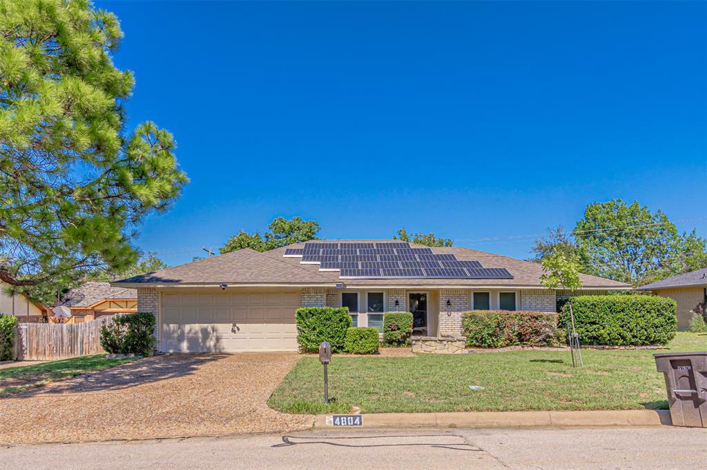 Property Photo:  4804 Winesanker Way  TX 76133 