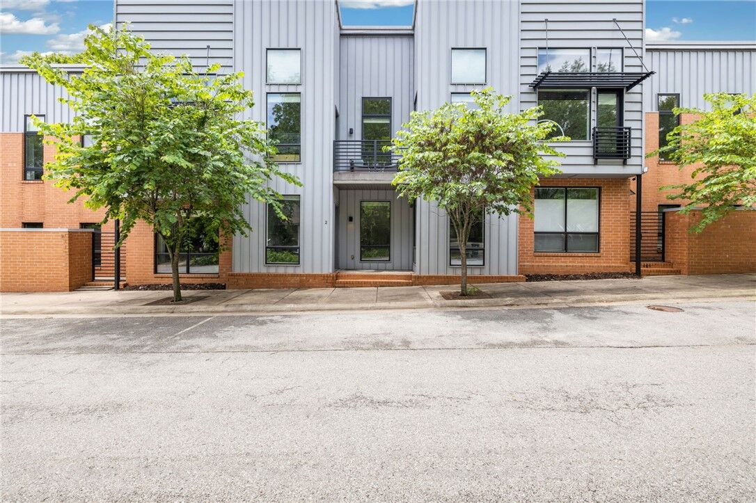 Property Photo:  465 S Locust Avenue 2  AR 72701 