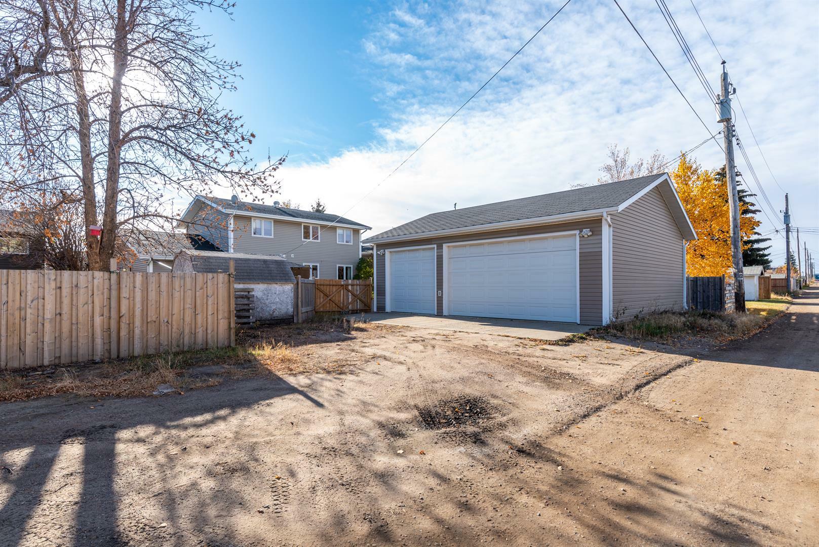 Property Photo:  5620 42 St  AB T9V 0A3 