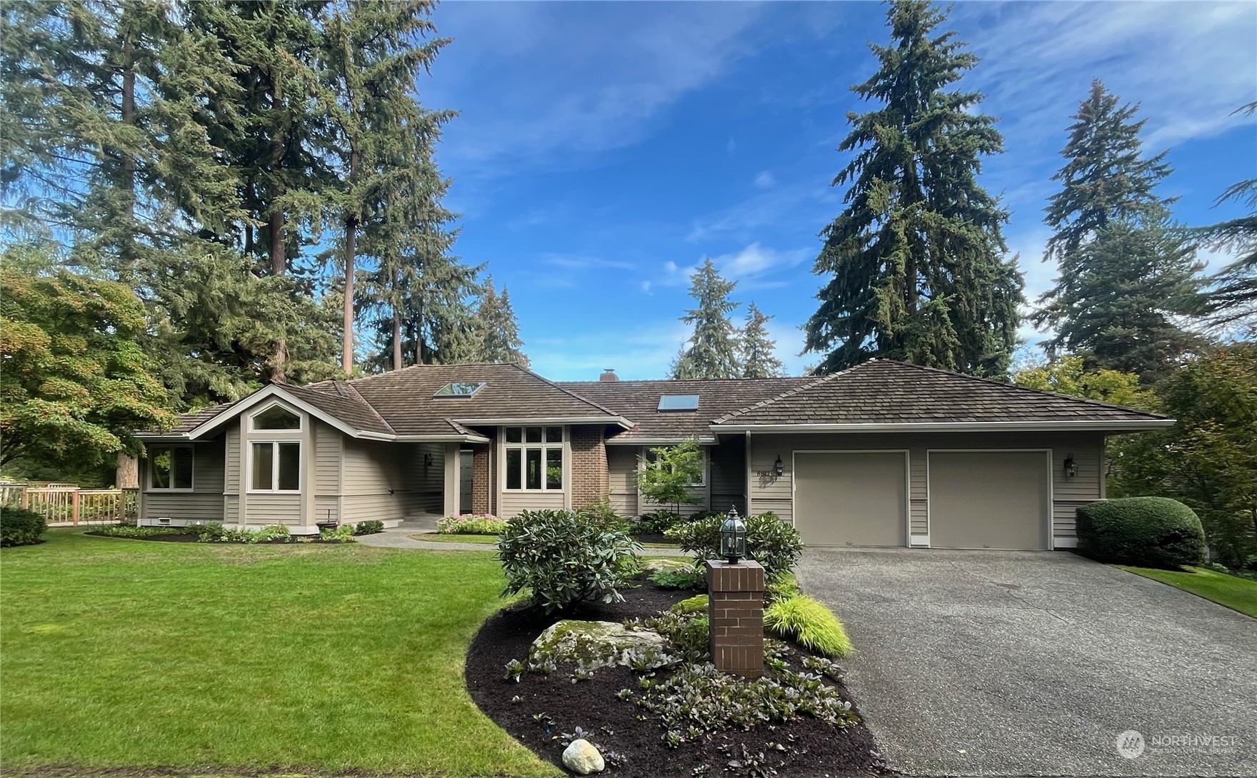 Property Photo:  8812 SE 77th Place  WA 98040 