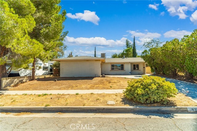 Property Photo:  336 E Avenue R6  CA 93550 